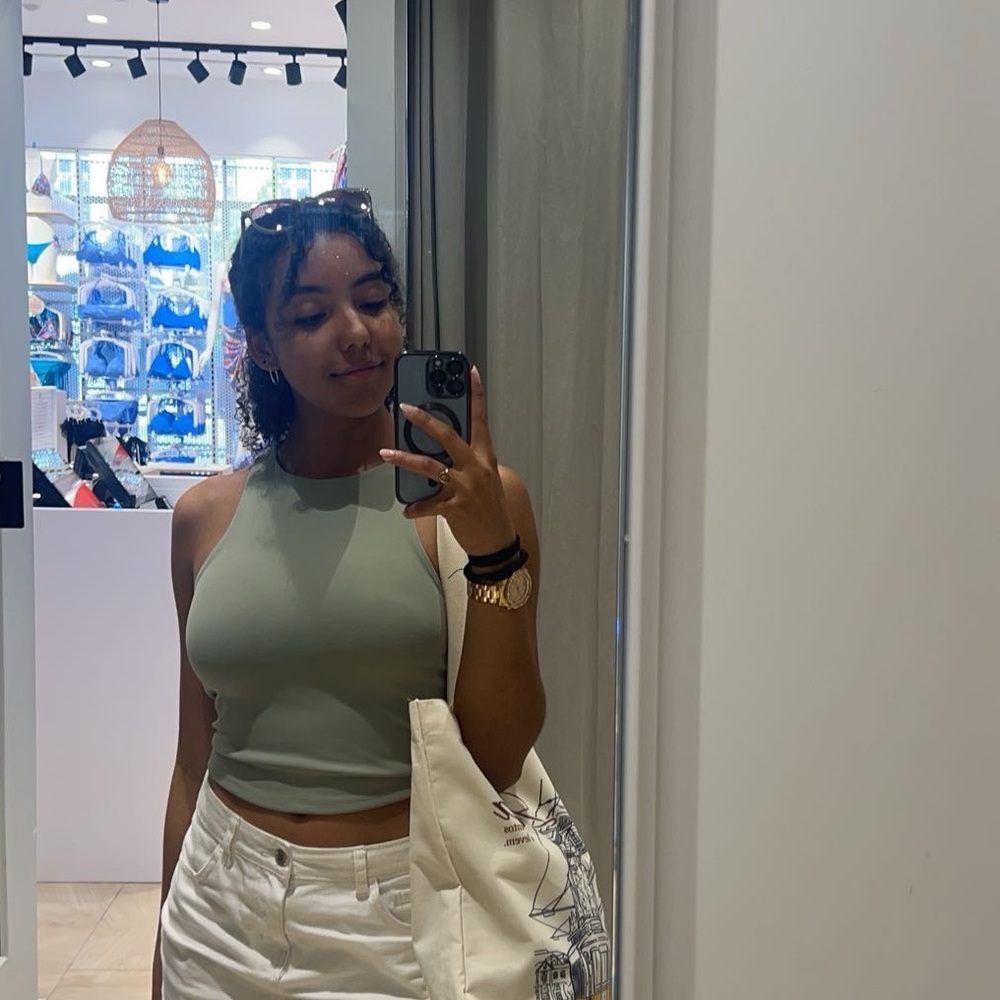 Meet your Posher, Daniela